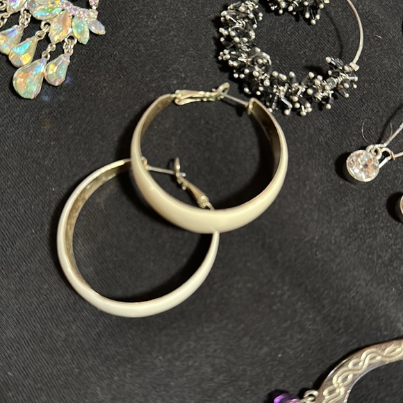 Earrings - Picture 7 of 8